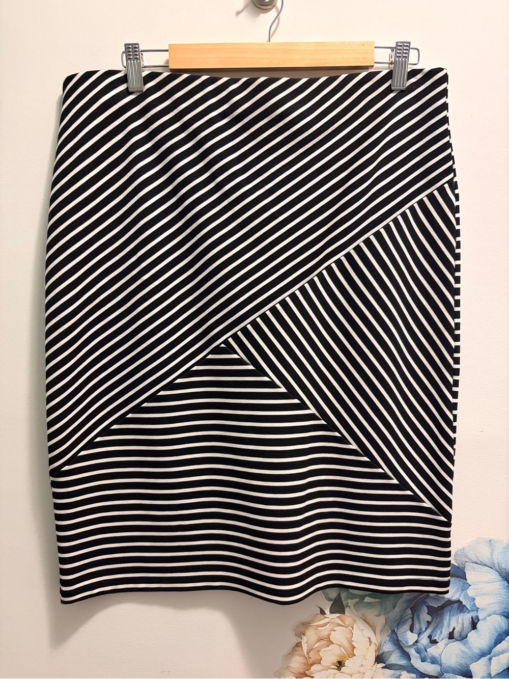 Black & White Striped Pencil Skirt - Chic Women's Workwear